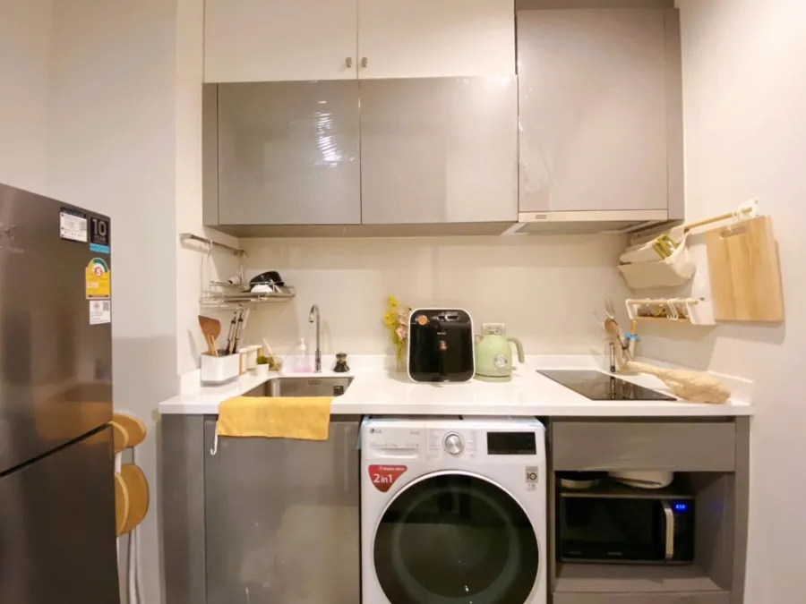 For rent, Lift Asoke Hype, spacious room, separated into sections. Decorated and looks very stylish. Hurry and move in quickly.