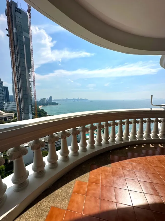 For rent, Park Beach (North Pattaya), 16th floor, great sea view, spacious room, plenty of usable space, don't miss it.