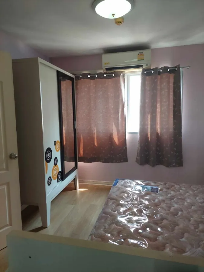 For rent, Lumpini Condo Town Rattanathibet, 5th floor, fully furnished room, just carry your bags and move in immediately. Book now, urgent.