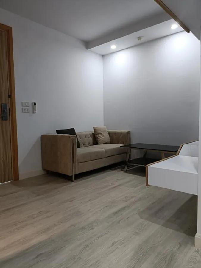 For rent, V Condo Salaya, spacious room, comfortable. The corner room is private. There's a washing machine and dryer.