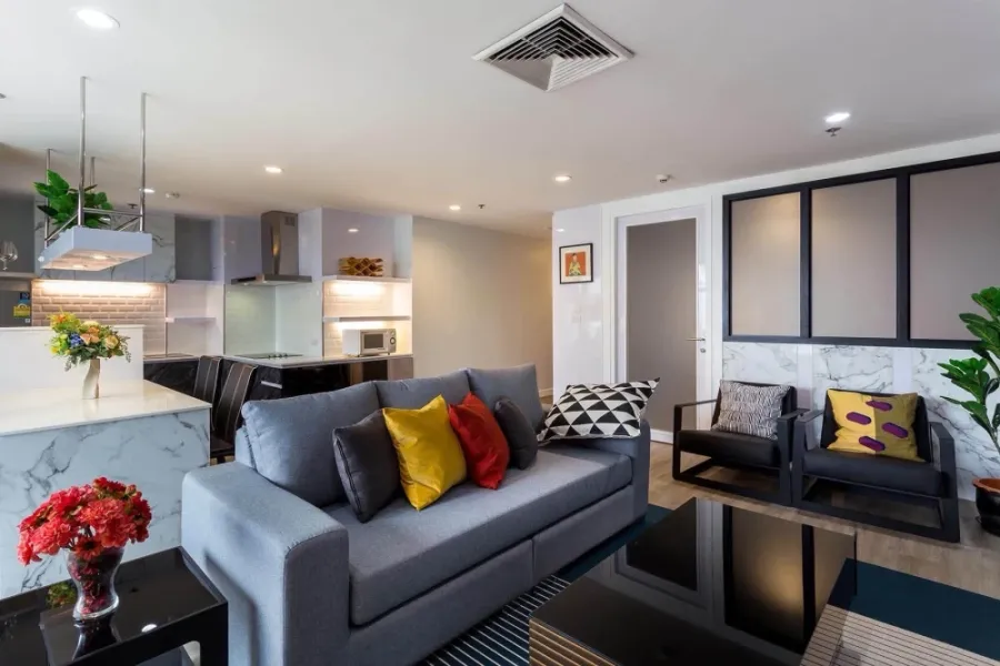 Selling ICON III, a luxury project, 28th floor. Spacious and magnificent unit, fully furnished. Book now!
