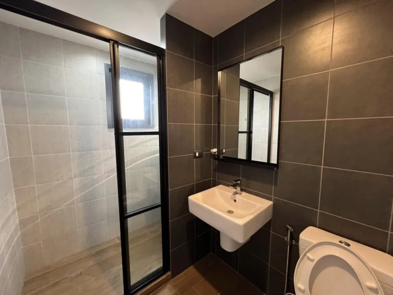 For rent THE BASE Garden-Rama 9 ห้องหัวมุม ลมพัดแรงตลอด ชั้น 28 วิวสวย รีบย้ายมาจองเลย