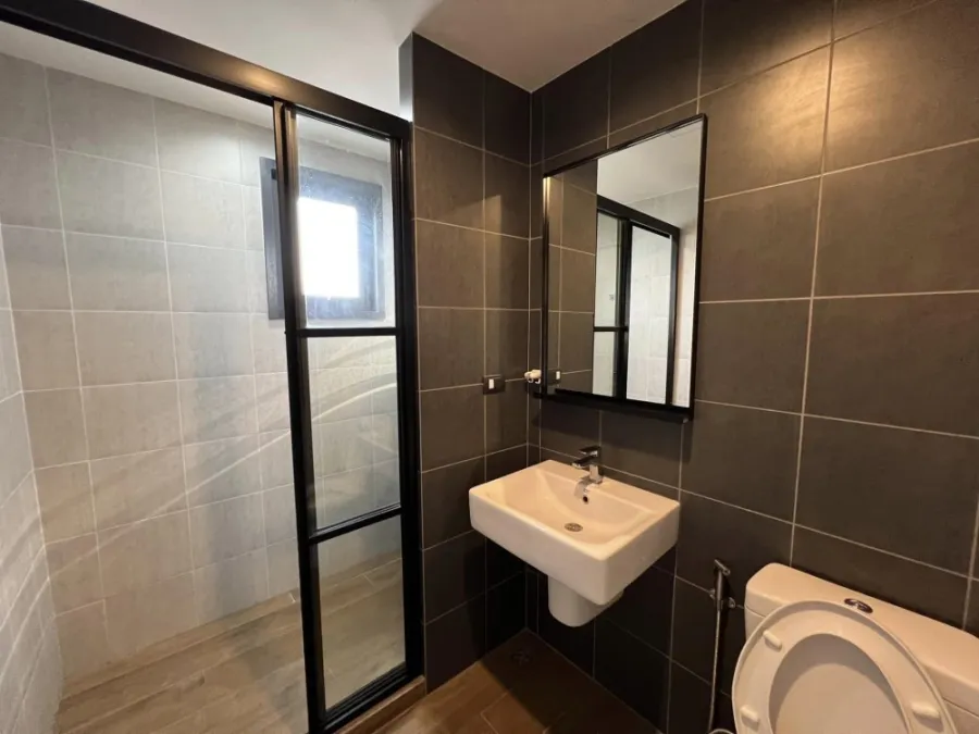 For rent THE BASE Garden-Rama 9 ห้องหัวมุม ลมพัดแรงตลอด ชั้น 28 วิวสวย รีบย้ายมาจองเลย