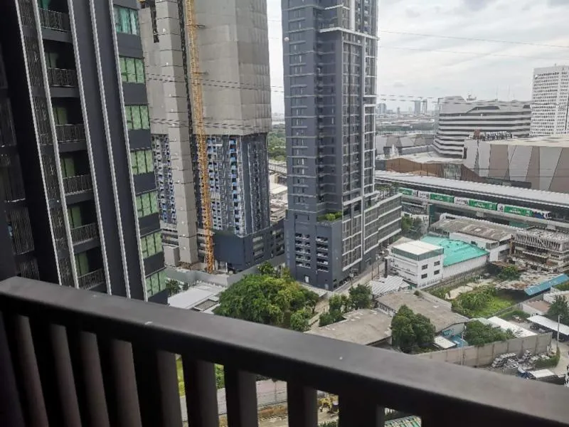 Condo for rent, Life Ladprao, has everything, comfortable, easy to travel, near the train too This room is here to rent!