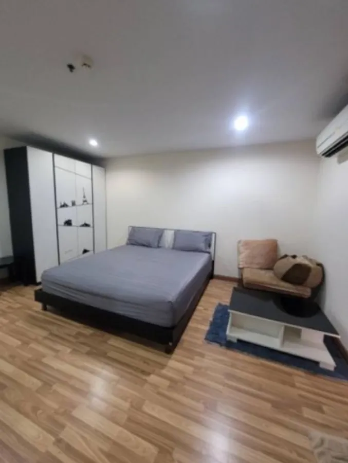 For rent, Regent Home 15 Chaengwattana, studio room, 10th floor, pool view. Beautiful room like this. Do not reserve, regret it instead.