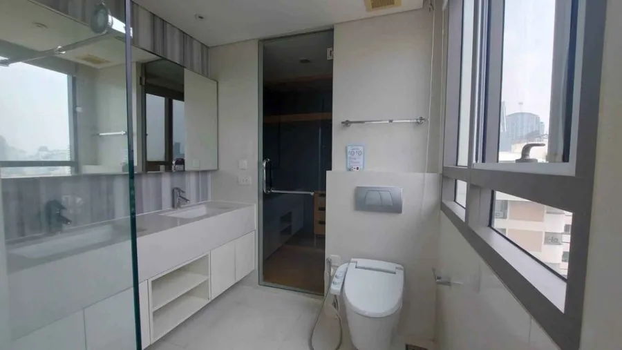 For rent, Aequa Sukhumvit 49, 18th floor, very spacious room, luxury condo, complete electrical appliances, hurry to book now.