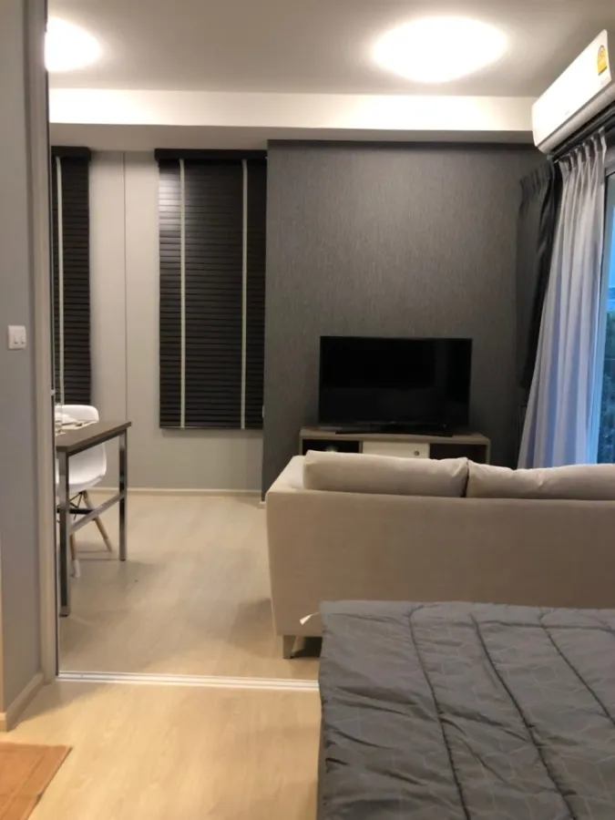 Condo for sale, rent, Chapter One Eco Ratchada-Huai Khwang, corner room, complete with furniture and electrical appliances.
