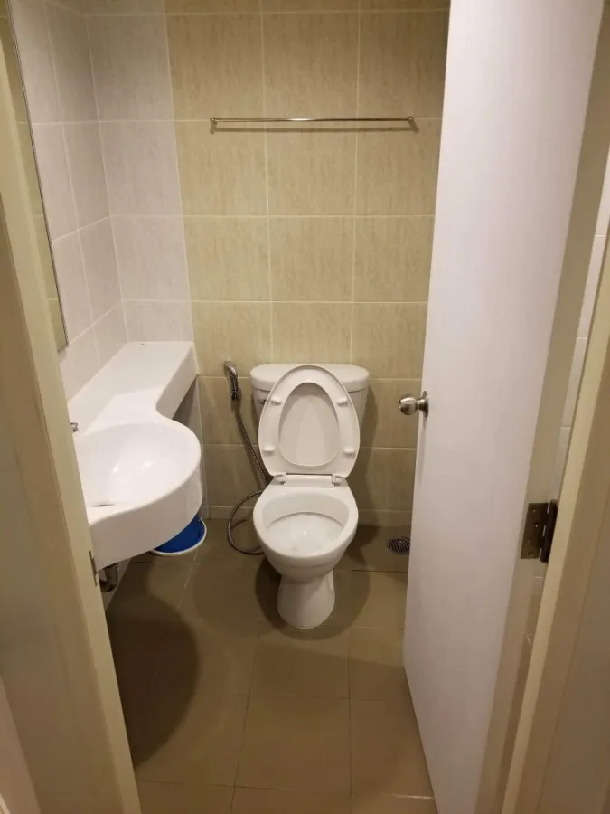 Sell Lumpini Ville Nakhon In-River View, 11th floor, corner room, free!! With furniture and electrical appliances. Book now.