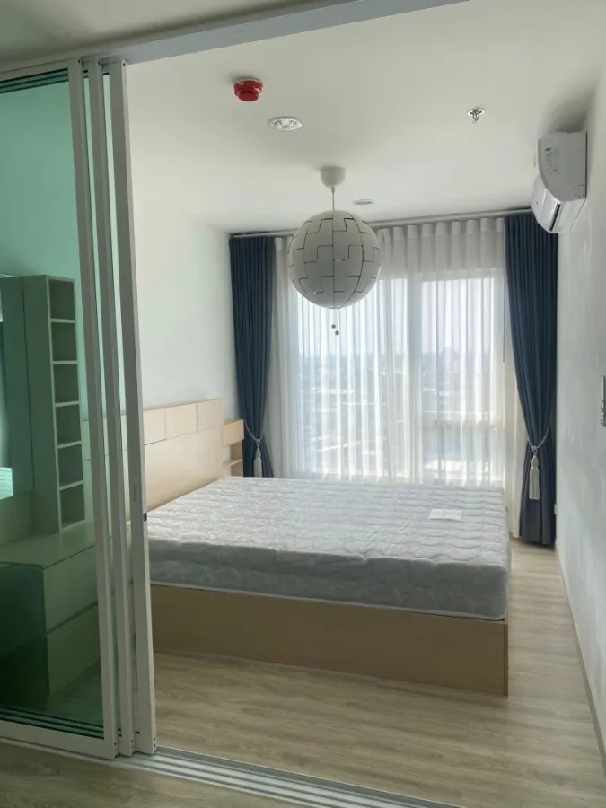For sale: The Crystal Bliss Rattanathibet, separated rooms. Amazing furniture with a separate kitchen. This is so good. Book now.