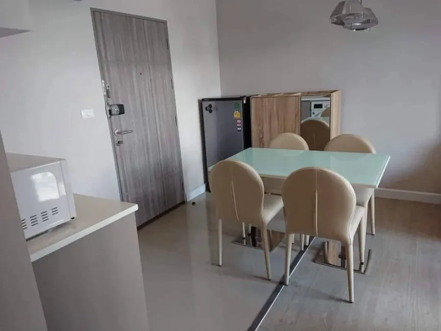 For rent sell:Metro Luxe Ratchada, 3rd floor (corner unit),Building A. Built-in furnishings and fully furnished. You definitely need to book this one!