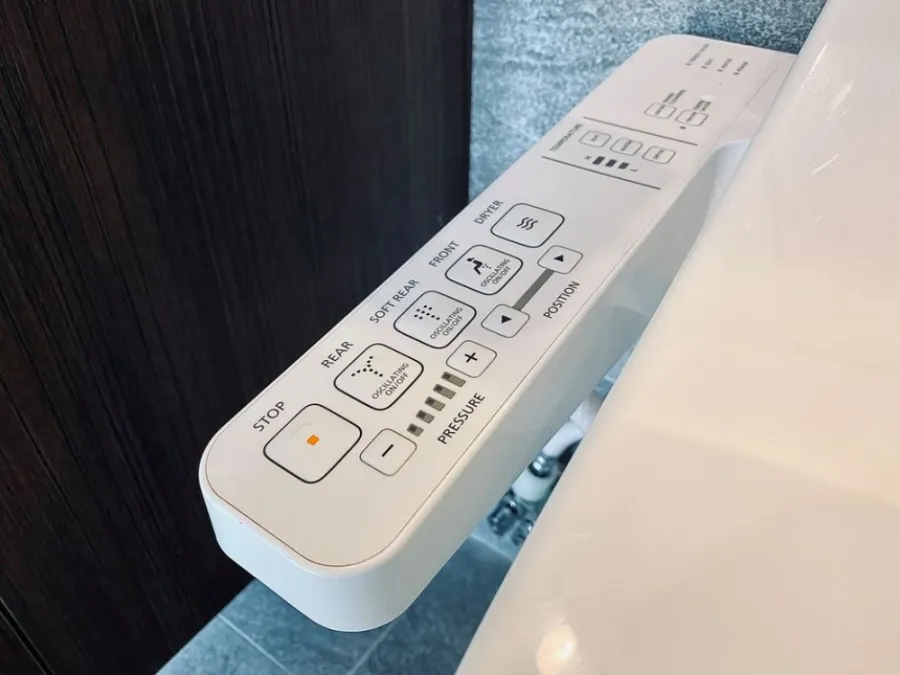 For rent, The S Sukhumvit 36, this room is very popular. The interior is luxurious and classy. High class, no blocking, too. Book now.