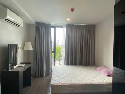 Condo for rent, The Origin Ratchada-Lat Phrao, wide sofa, nice to sit on, lots of usable space, don't miss it.