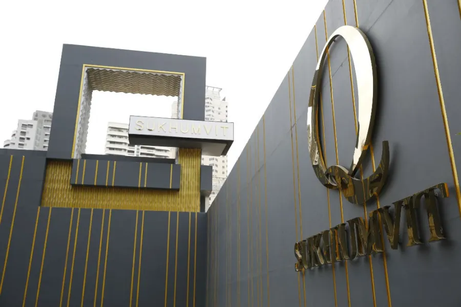Urgent sale !! Condo Q Sukhumvit, luxury condo, next to BTS Nana, 4 bedrooms, 5 bathrooms, great value, can't miss it !!