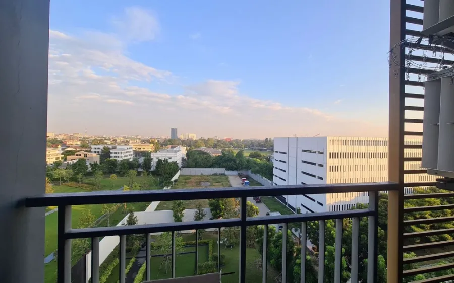 Condo for sale: Metro Luxe Kaset, 8th floor, top, north side, balcony doesn't hit anyone, wide garden view, buy now, don't wait.