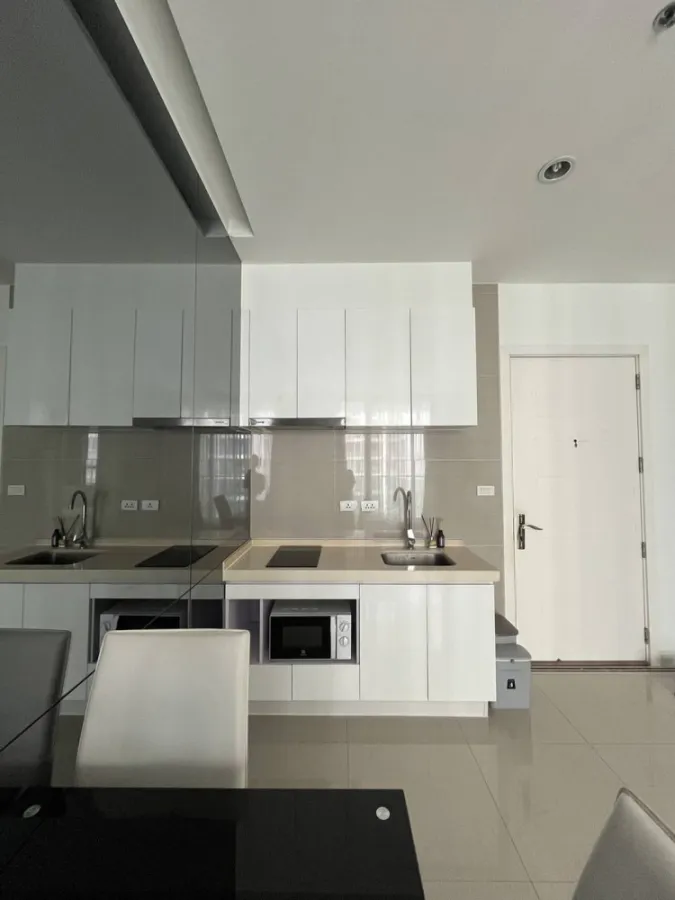 For rent!! Condo T.C. Green, 19th floor, nice room, complete with furniture and electrical appliances. Hurry and reserve now!!