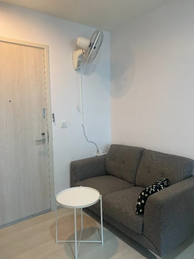 Life Asoke condo for rent, 21st floor, fully furnished. Book now, don't wait!