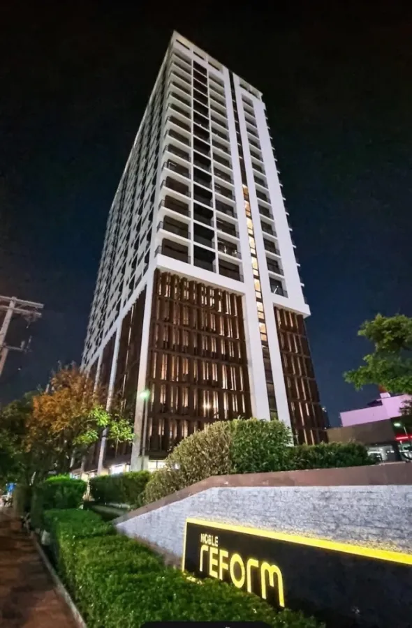 ให้เช่าคอนโดหรูห้องใหญ่ 43 ตร.ม. พร้อม Walk-in Closet และอ่างอาบน้ำ เพียง 140 เมตรจาก BTS อารีย์ | ✨ Noble Reform (โนเบิล รีฟอร์ม)
