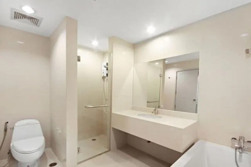 Urgent sale Condo Chamchuri Square Residence 2 bedrooms, furniture build-in, real wood, very beautiful, very beautiful !!