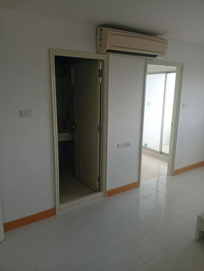 Urgent sale!! Lumpini Center Nawamin Condo (Happyland Phase 5), 8th floor, beautiful room, fully furnished, ready to move in immediately. Reserve now!