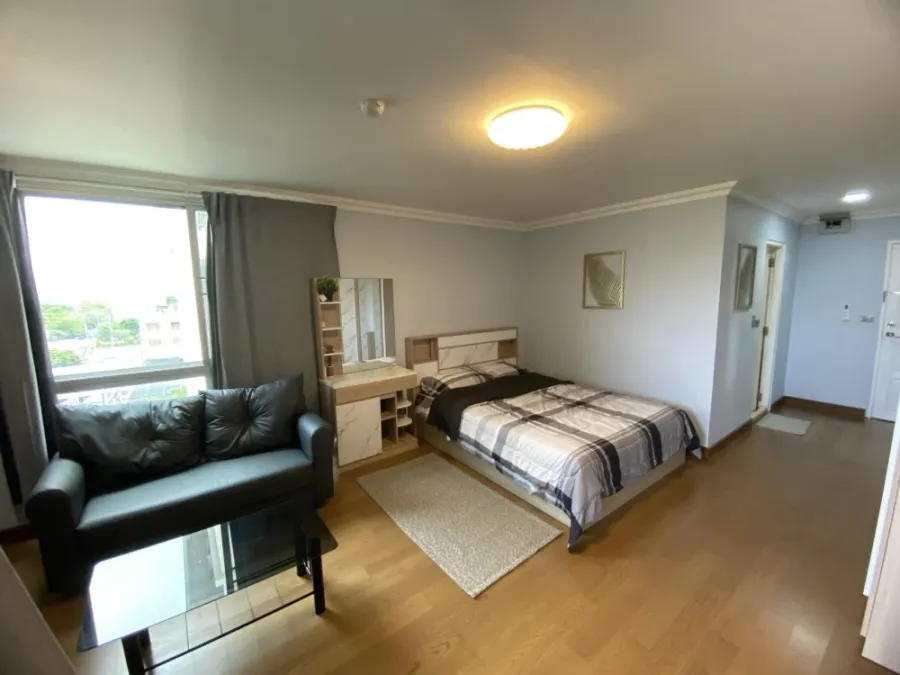 For rent: Sunshine Condo, corner room, many windows, not stuffy, book now before you miss out++