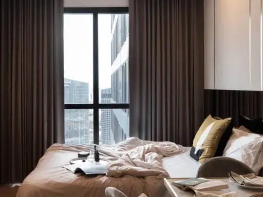 For rent: Ashton Chula-Silom, studio room, 43rd floor, very beautiful view, cool breeze, nothing blocking, come and reserve now.