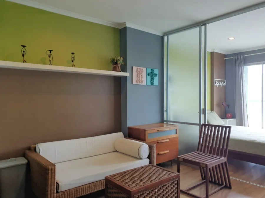 For sale or rent Lumpini Place Ramindra-Lak Si The room is decorated in bright colors, very livable, open view, good price, book quickly.