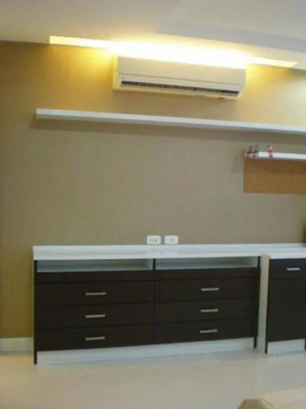 This room is not to be missed. Condo for rent at Ratchada City 18, beautifully decorated room, well built-in furniture. Miss it and you will regret it.
