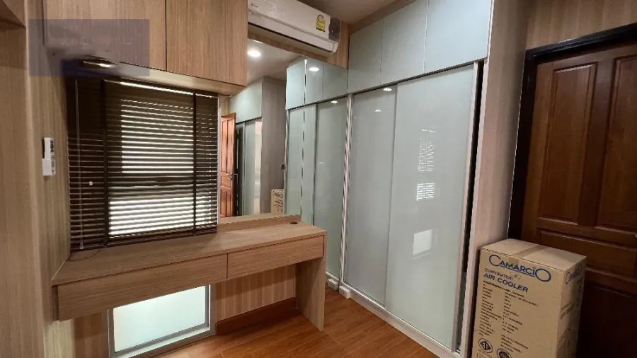 Condo for rent, Sky Walk and Wells Residence, 2 bedrooms, 2 bathrooms, fully furnished, convenient transportation, don't miss it