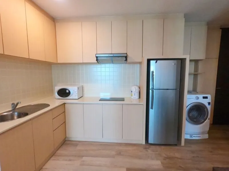 For sale, Nobel Remix, Sukhumvit 36, decorated in minimalmuji style. Use the space very well. Don't miss out.