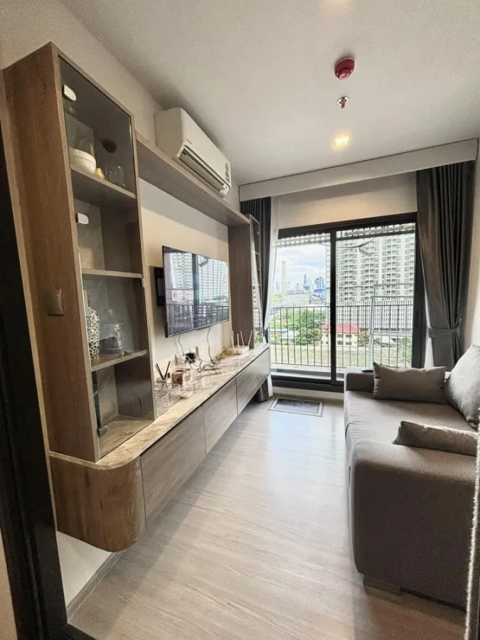 For rent Life Asoke Hype ห้องแต่งน่าอยู่ บิวอิ้นตู้เสื้อผ้าใหญ่ ที่เก็บของจุกๆ คุณต้องไม่ควรพลาด