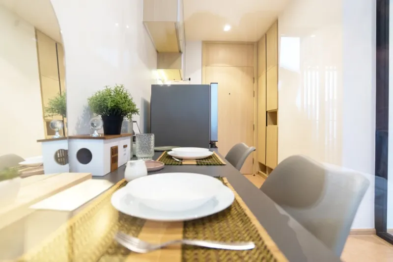 ให้เช่า Maru Ekkamai 2 ห้องสตูดิโอ ชั้น 12 หันหน้าทางทิศเหนือ ตกแต่งแบบเรียบง่ายน่าอยู่ รีบจองเลย