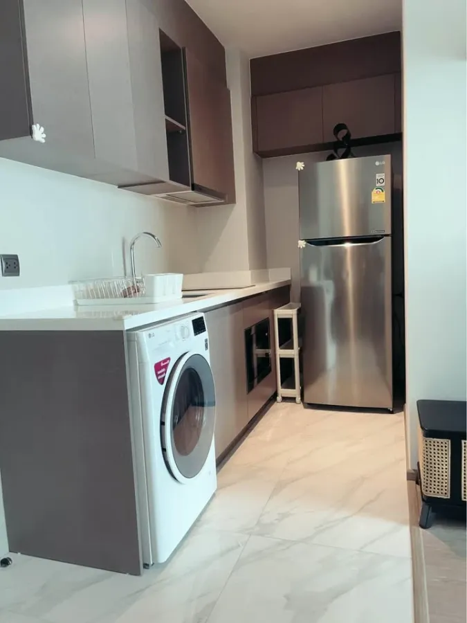 For rent: RHYTHM Ekkamai, 29th floor, fully furnished unit. Very comfortable and ready to move in. Book now! Don't miss out! Act fast!