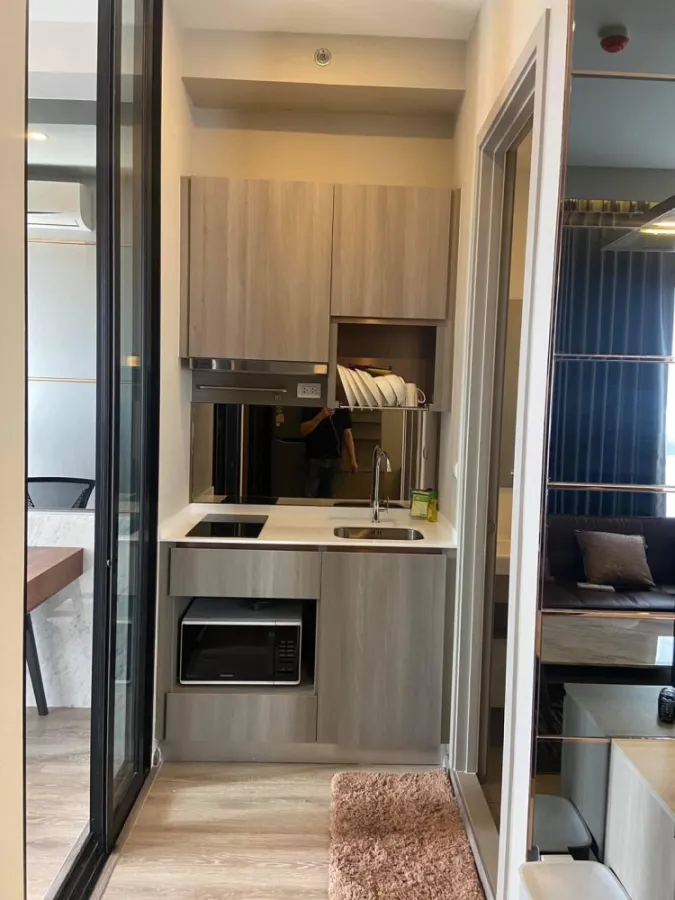For rent, Knightsbridge Prime On Nut, corner room, 30th floor, very good view, built-in furniture, hurry to book before it's out of hand.