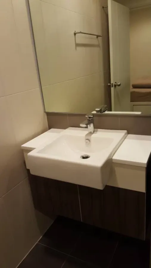 For sale, for rent!! Centric Ratchada-Huai Khwang Condo, 1st floor, fully furnished, convenient transportation, near the BTS, don't miss it!!