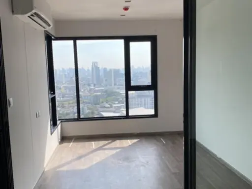 For sale: Life Ladprao Valley, 31st floor, south side, view of Chatuchak Park, empty room, corner room, interested in owning, hurry and reserve now.