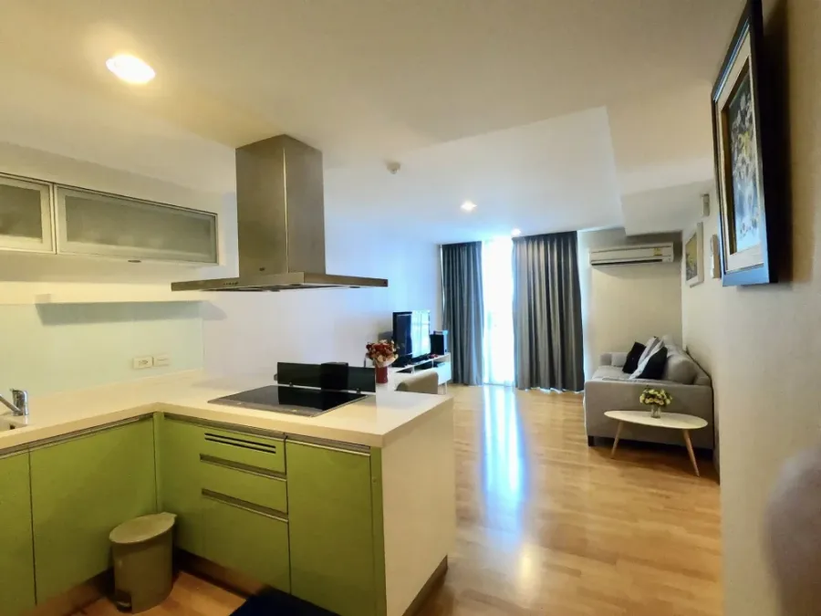 Selling The Fine Ari 4 - Phahonyothin. This is the only adjacent unit, making it very quiet and peaceful. It's a slow-life condo perfect for those who