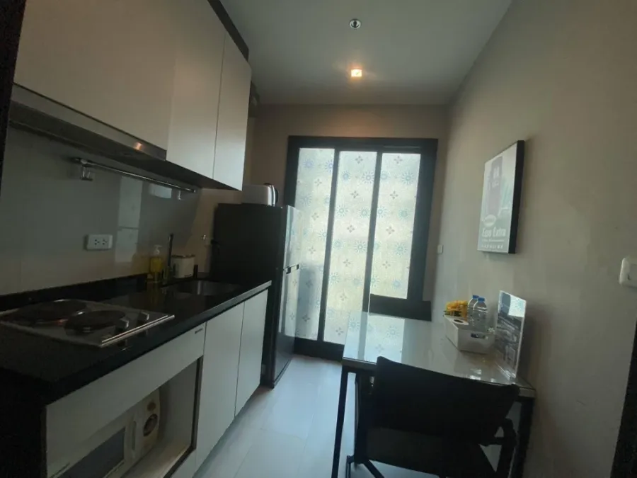 For sale: The Base Central Pattaya, spacious and comfortable room, fully furnished + electrical appliances included. Reserve now before you miss out!!