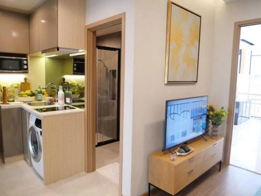 Condo down payment for sale, The Livin Ramkhamhaeng, room divided for privacy, built-in, fully furnished, don't wait.