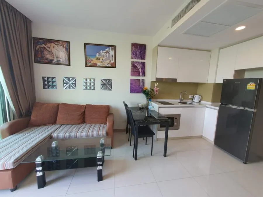 Condo for rent, The Riviera Wongamat Beach (North Pattaya), pool view, beautiful room, ready to move in.