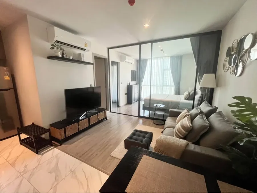 For rent: RHYTHM Ekkamai, 29th floor, fully furnished unit. Very comfortable and ready to move in. Book now! Don't miss out! Act fast!