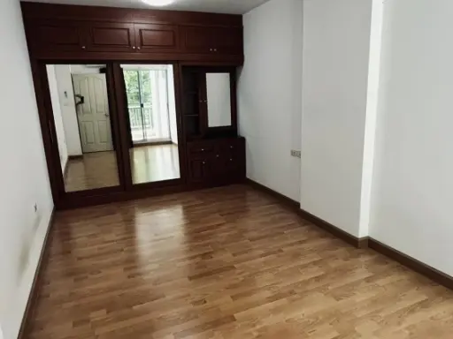 Condo for rent, Supalai City Resort Ratchada-Huai Khwang, 2nd floor, complete amenities, good price, don't miss it.