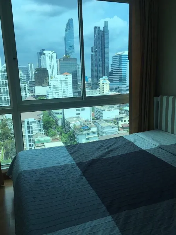So empty! For rent Wish@Samyan, very good room, view overlooking the Bangkok building!! Fully Furnished!! Ready!