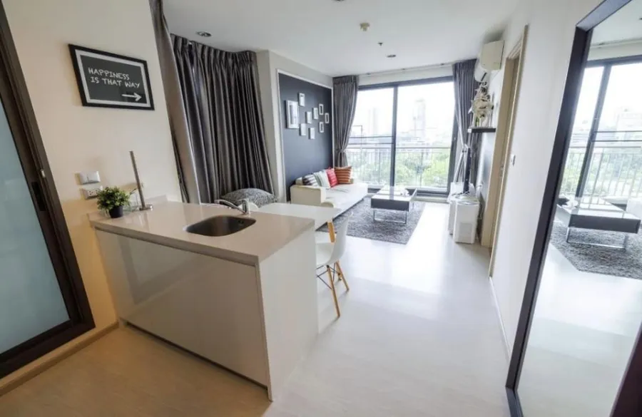 Condo for rent, Rhythm Sukhumvit 42, with Buit-In furniture, super spacious room. Hurry up to reserve before you miss it.
