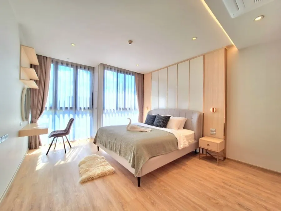 For rent: Bearing Residence, beautifully decorated room, looks very stylish, fully furnished, just bring your own luggage and move in.