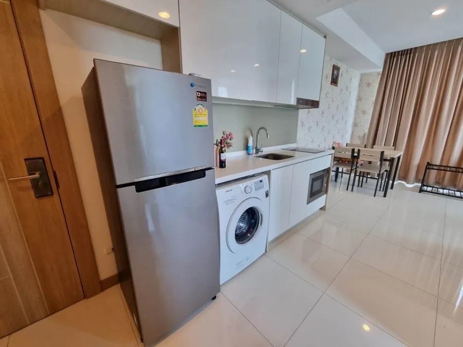 For rent, The Riviera Wongamat Beach (North Pattaya), 10th floor, Building B, fully furnished, city view, hurry to reserve.