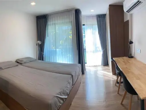 ตื่นมาชุมช่ำสบายตา วิวสวนด้านใน มีสระว่ายน้ำบนตึก เครื่องใช้ไฟฟ้าและเฟอร์ครบ ให้เช่าเคฟ ทาวน์ สเปซ