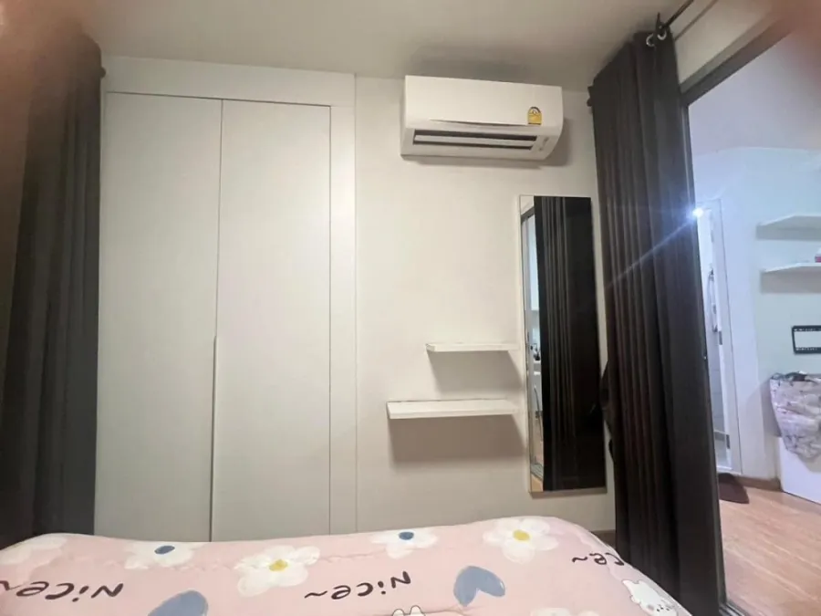 For sale: The Trust Residence Pinklao (Borommaratchachonnani). White room, comfortable to the eye, separated by glass partitions. Book now.