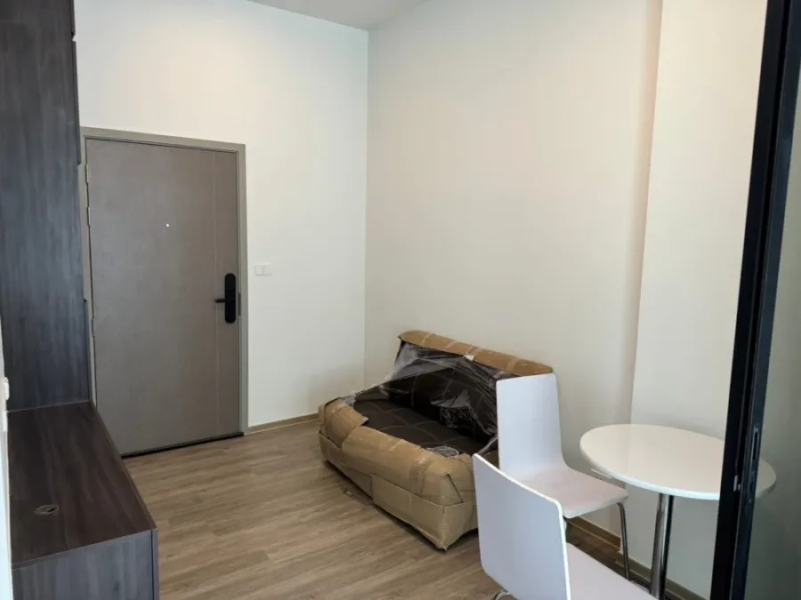 For rent: The Origin Plug & Play Ramintra. Modern style room with built-in furniture throughout. Fully furnished.