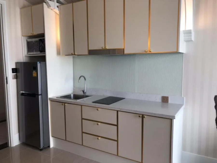 Down Payment Sale / Rent Grand Florida Beachfront Condo Resort Pattaya View Club House built-in furniture