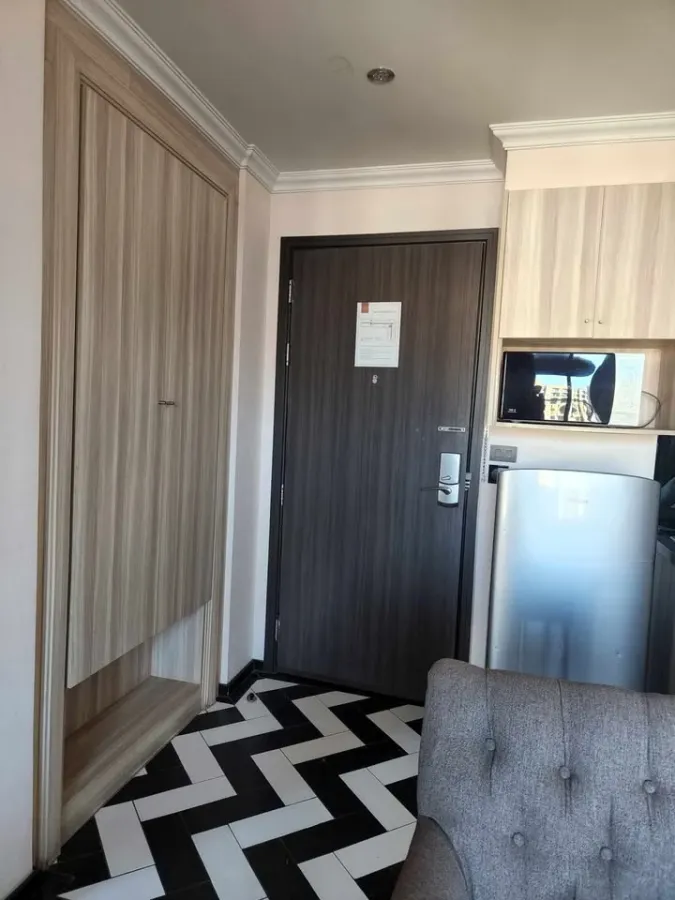 ขาย ให้เช่า The Venetian Signature Condo Resort Pattaya ห้องดีลักซ์ เตียงใหญ่ วิวสระว่ายน้ำ มีระเบียง สนใจจองเลยจ้า